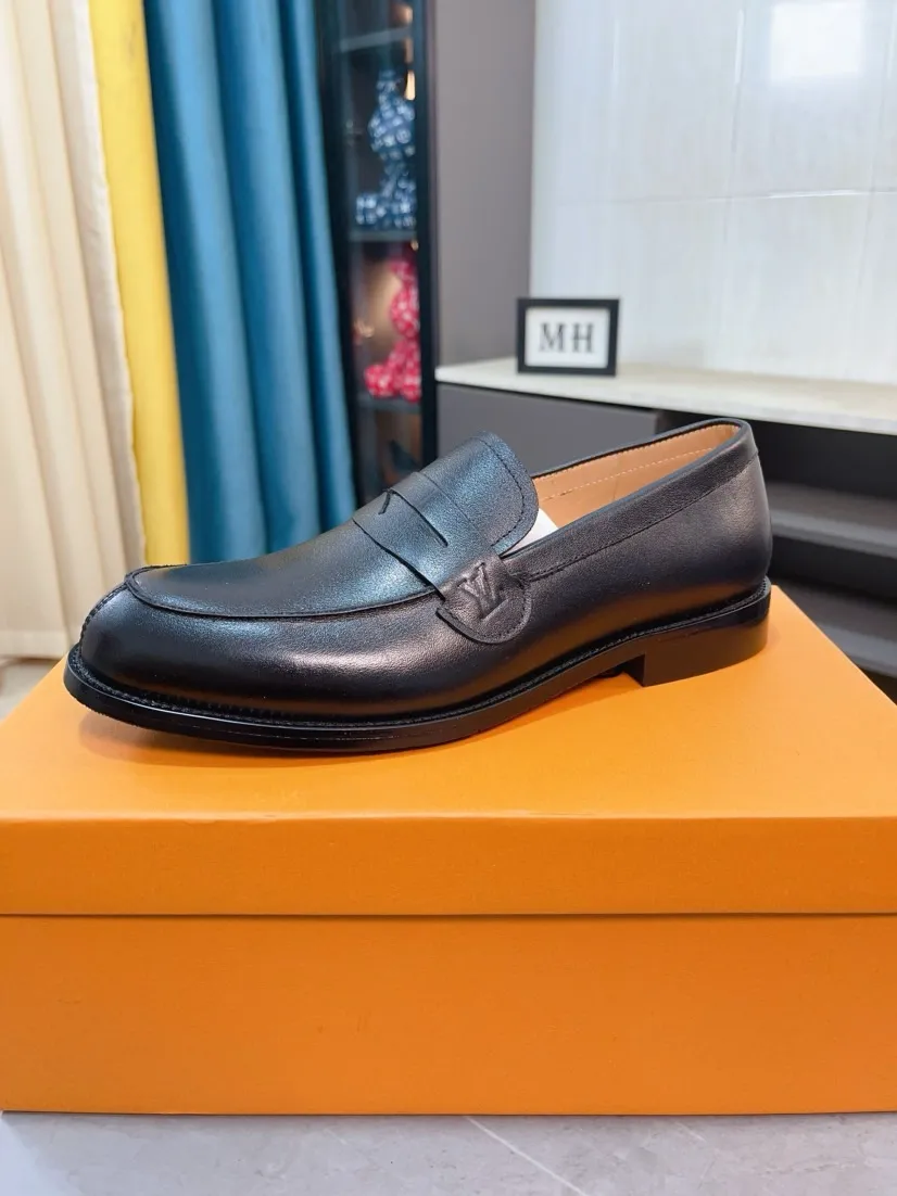 Men's Men's Shoes 💰500🌸🌸【LV】Louis Vuitton's new open-edge pigskin shoes are the most popular classic. Synchronized with the official website, the upper adopts Italian imported upper embossing➕comfortable cowhide lining, fashionable atmosphere, unique brand and unique craftsmanship. Highlighting the hot style of the new year. Stop hesitating, stop wandering, get it now. Code number: 38--44